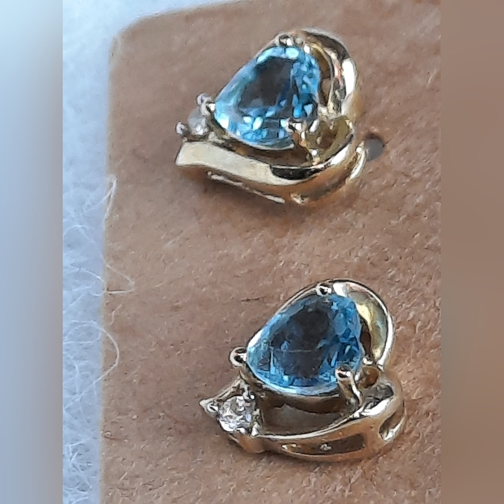 10K Yellow GOLD🌟 Blue Topaz & CZ Accented 💙Heart💙 Post Stud Earrings 10kt